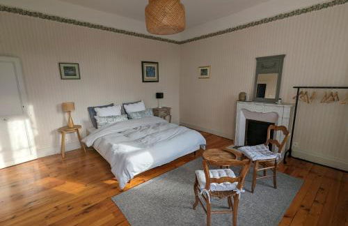 Loue belle demeure dans une grande propriété - 16 couchages, 8 chambres, 320 m2 - 30 min de Vichy - Foto 16