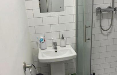 City breaks Corby Double ensuites with tv - Photo 10