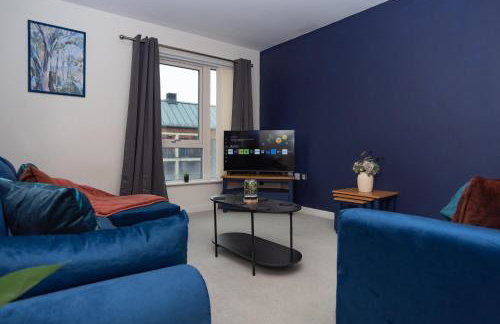 2-Bed Duplex Apartment | Sleeps 6 | Ideal for Contractors, NHS & Tourism Guests - Foto 3
