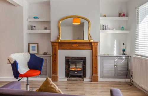 Relax with the whole family at the cosy cottage - Business rates available please enquire - Foto 5