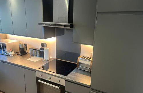 Best rated in Barnsley- apartment sleeps 4 & 5 minute walk to town centre - Foto 13