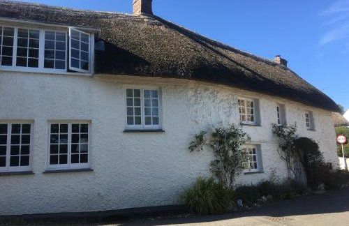 The Thatched Cottage - Photo 2