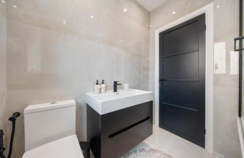 Award winning 2026 Stunning Modern 2 Bedroom Apartment in Mill Hill next to Train Station! - Foto 25