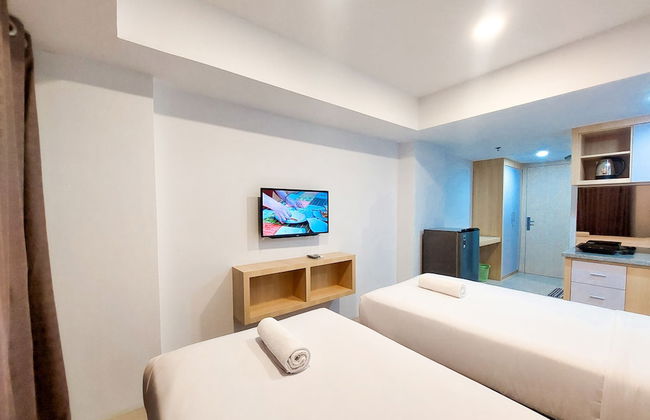 Homey And Comfortable Studio At De Prima Apartment - Photo 7