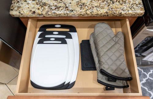 Modern DT Home-King size Bed-Patios-Long Stays-WiFi - Foto 30