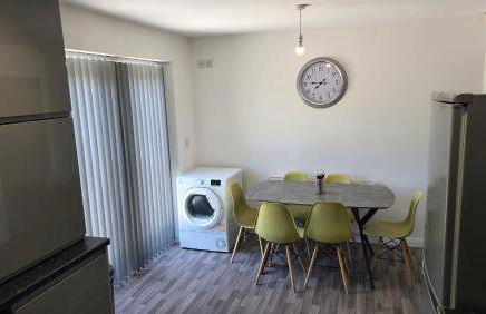 4 Bedroom Home Tameside Greater Manchester Sleeps 8 - Foto 19