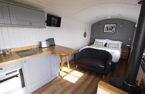 Springwood Shepherd Huts Glamping York - Photo 32