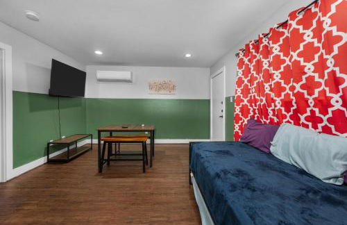 Modern Quirky Apartment Near Medical Center - Foto 8