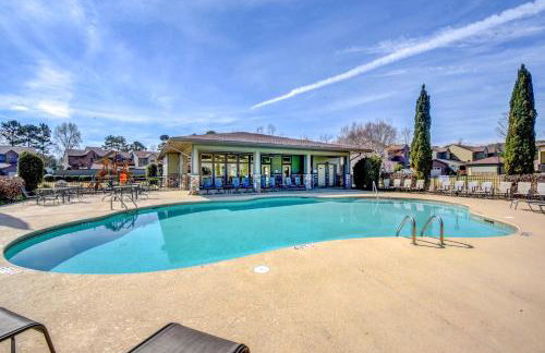 West Union Townhome with Patio and Lake View - Foto 40