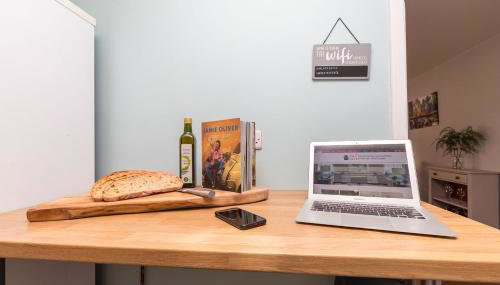 Rivermead - Gorgeous 3 Bed Maisonette with Patio - Foto 2