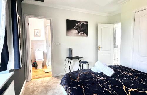 Spacious 4BR House Canterbury with en-suite and Free Parking - Long Stays - Foto 17