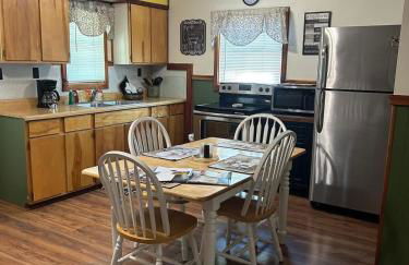 Optimum Cabin #12 with Hot Tub and Jacuzzi on Patoka Lake in Southern Indiana - Foto 6