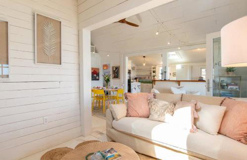 Seaside Retreat w Private Beach Landing - Foto 10