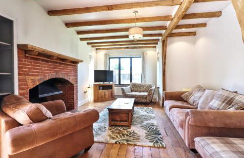 Beautiful arts and crafts home - Photo 6