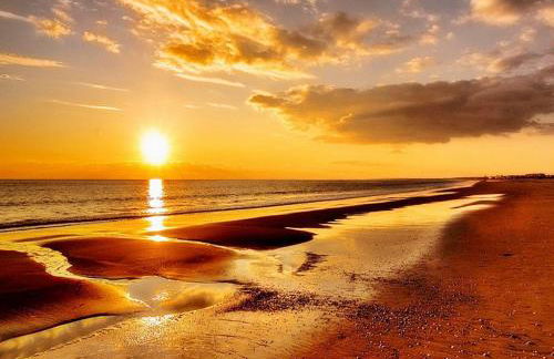 Romantic Cosy Cottage with Beach & Attractions just mins away! Perfect for Couples & Family Stays - Free Parking, Large Garden & Free WiFi - Foto 48