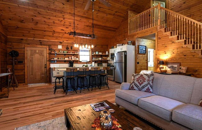 Deer Haven by Avantstay Cabin w/ Pond, Waterfall - Photo 3