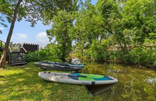 LUX Treehouse on Private Lake next to Lake Conroe with Game room, Paddleboards, Lake Views, and more! - Foto 73