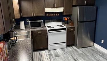 Entire level just off Interstate, free breakfast - Foto 4