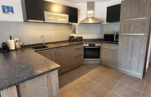 Plein Soleil 3 bedroom apartment with stunning mountain views - Photo 9