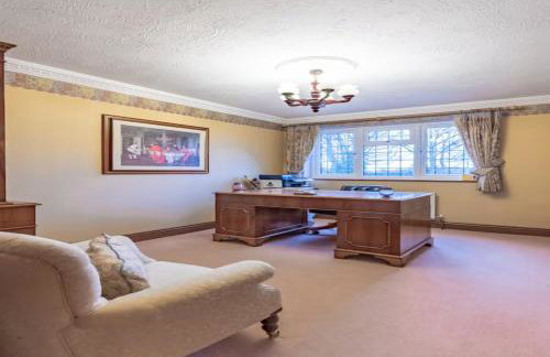 Tudor Style Seafront Home Sea Views Shoebury - Pass the Keys - Foto 33