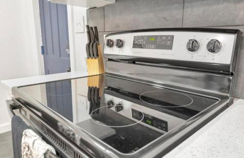 Walk to Stadium, 2 Parking spots, Dog Park, BBQ - Foto 14