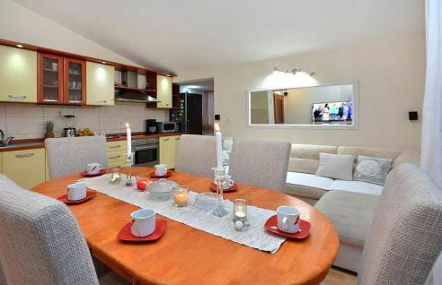 3 Bedroom Amazing Home In Pozorac - Foto 2