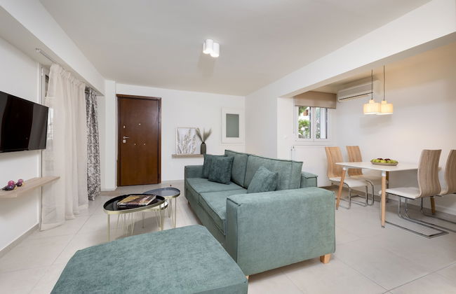 Mystique One Bedroom Apartment by BluPine - Foto 12