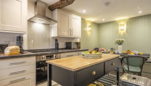 Swallows Nest - Photo 3