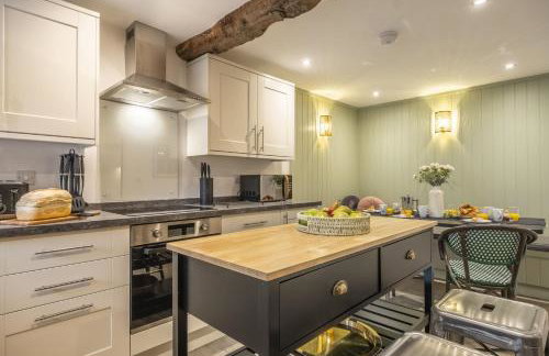 Swallows Nest - Photo 3