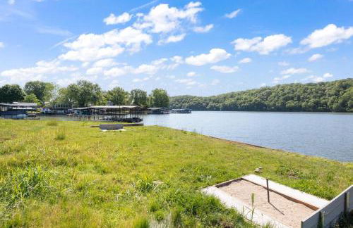 Huge Lakefront Yard, Private Dock - Amazing Views! - Foto 58