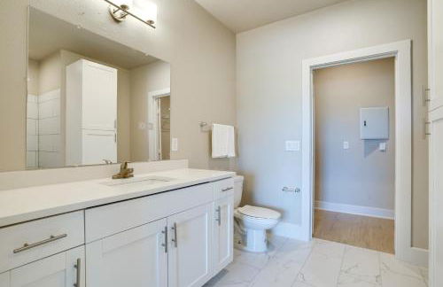 Commute to Fort Worth Newly Built Apt with Pool - Foto 14