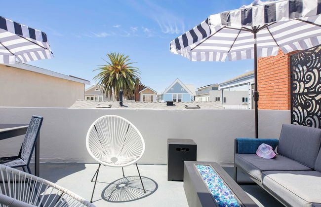 Surfrider II by Avantstay Walk to the Beach + Balcony - Photo 2