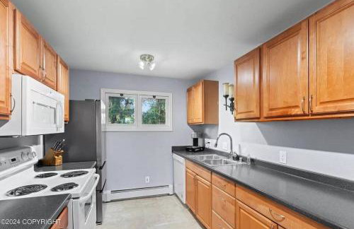 Cozy Anchorage Retreat 7 mins From Airport - Foto 12