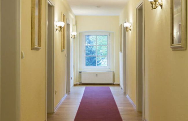 Courtyard View - Manor by the Lake - Photo 25