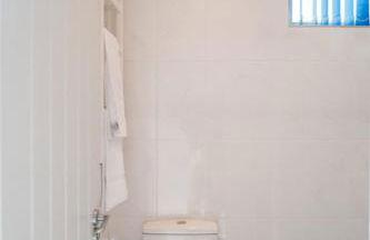 The Little Blue House by Sheppey Stays -Cosy 2BR Blue House - Near Docks with Parking - Foto 21