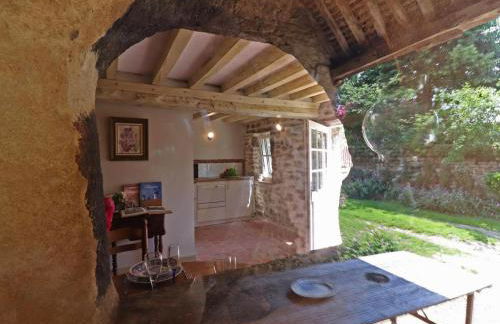 Maison historique du 15ème siècle avec jardin à La Carneille - FR-1-497-135 - Foto 22