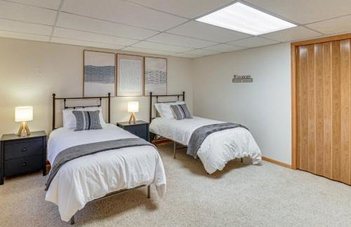 Private Lakefront Home with Game Room in Aurora! - Foto 30