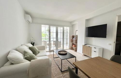 Marbella Beachside Apartment - 1 Min Walk to beach - Photo 10