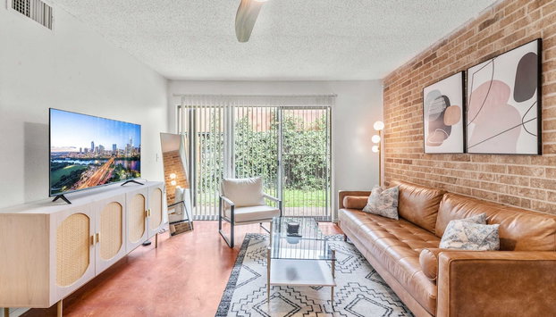 Prime Soco Airy 1BR King Suite w Pool Parking - Foto 2, Zimmer