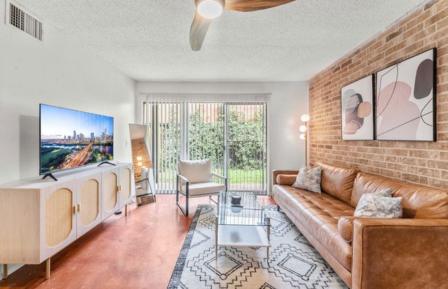 Prime Soco Airy 1BR King Suite w Pool Parking - Foto 2