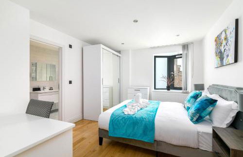 Modern Top-Floor 2-Bedroom, 2-Bathroom Apartment with Lift & a Private Balcony, Sleeps 6 - Foto 20