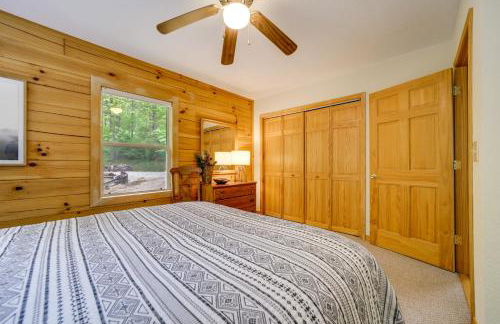 Peaceful Smoky Mountain Cabin with Deck and Fire Pit! - Foto 19