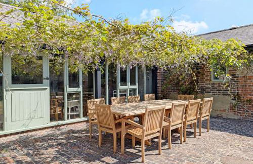 Shires Barn Farmhouse - Westbourne - Photo 3