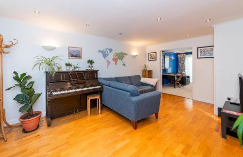 Cosy 3 Bedroom House near River Thames - Pass the Keys - Photo 10