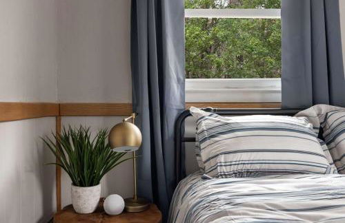 Cozy cabin w hot tub, fire pit & pet-friendly - Foto 28