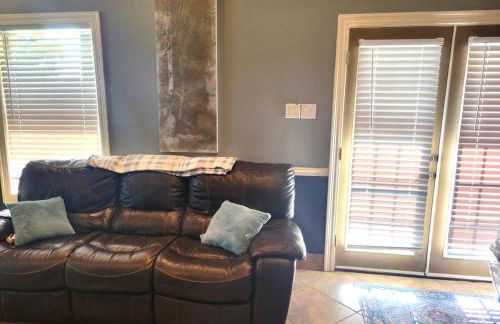 Pet-Friendly Cozy Studio Suite with Pond View & Spa Amenities - Foto 11