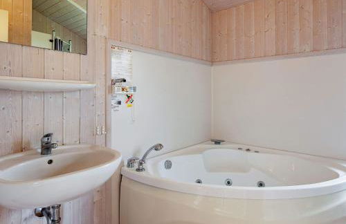 4 person holiday home in GROEMITZ - Photo 4