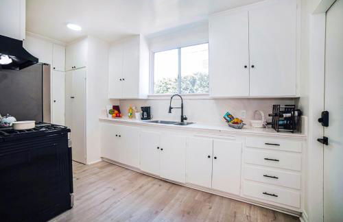 Fully Furnished 1-Bedroom - Foto 17