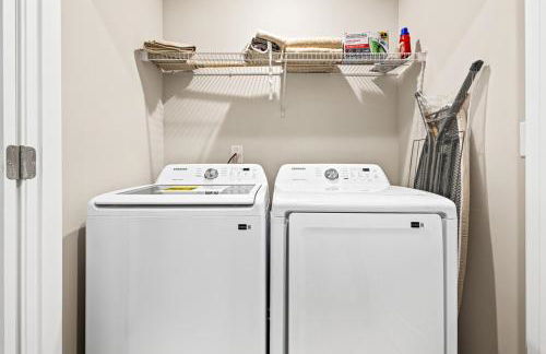 Elegant Escape Near Six Flags with WiFi, AC - Foto 4