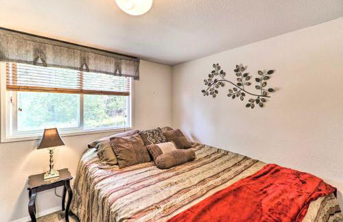 Eureka Tiny Home with Hot Tub and Community Beach! - Foto 15